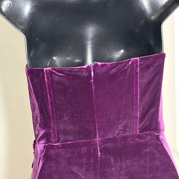 Lulu's Strapless Dress in Rich Purple Velvet - Picture 13 of 14